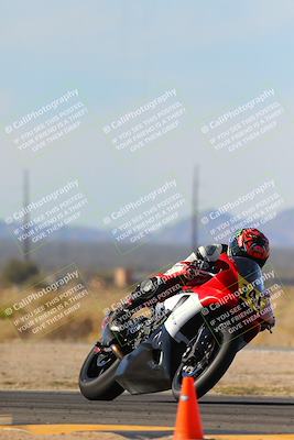 media/Dec-17-2023-CVMA (Sun) [[bf0c04832d]]/Race 2 Amateur Supersport Open/